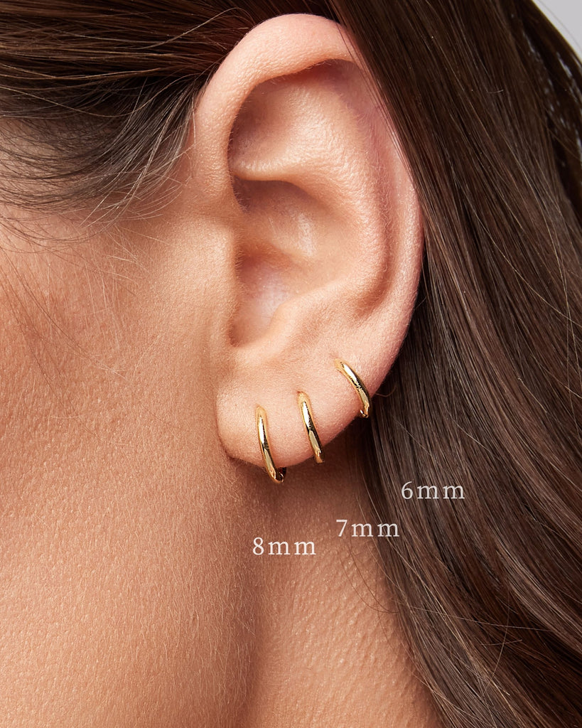 Earrings k18 Huggies Design 7mmファッション